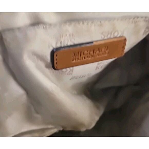 Michael Kors MK Beige & Brown Tote – Classic Shoulder Bag – Tons of Pockets - Picture 16 of 16